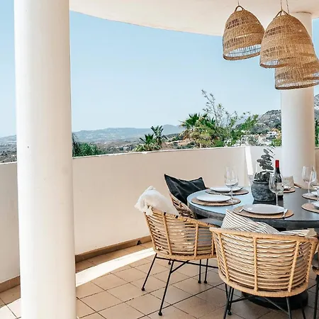 New Renovated Townhouse With Sea View And Jacuzzi Holiday home Malaga