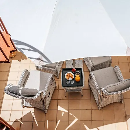 Holiday home New Renovated Townhouse With Sea View And Jacuzzi