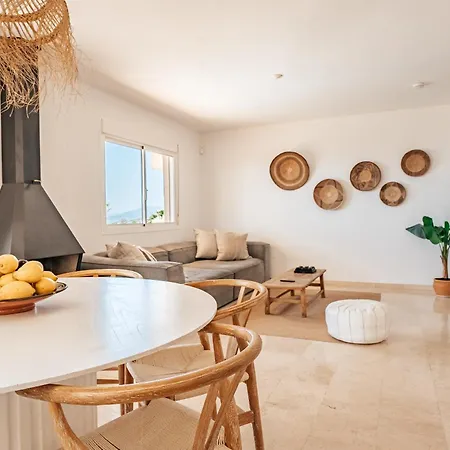 New Renovated Townhouse With Sea View And Jacuzzi Holiday home Malaga