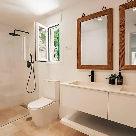 New Renovated Townhouse With Sea View And Jacuzzi Malaga
