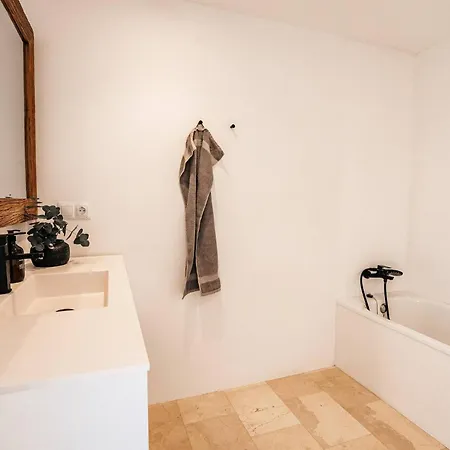 New Renovated Townhouse With Sea View And Jacuzzi