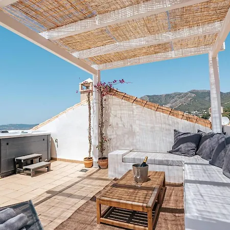 New Renovated Townhouse With Sea View And Jacuzzi Holiday home