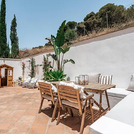 New Renovated Townhouse With Sea View And Jacuzzi Holiday home Malaga