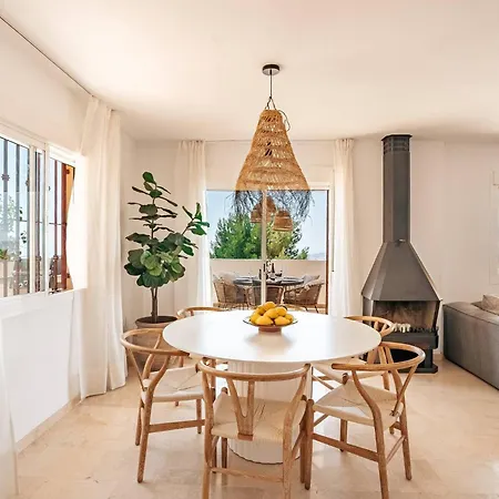 Holiday home New Renovated Townhouse With Sea View And Jacuzzi