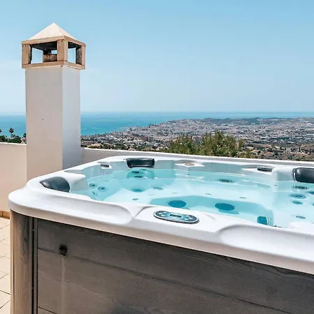 New Renovated Townhouse With Sea View And Jacuzzi Holiday home Malaga