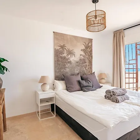 New Renovated Townhouse With Sea View And Jacuzzi Holiday home Malaga
