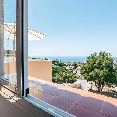 New Renovated Townhouse With Sea View And Jacuzzi Holiday home Malaga